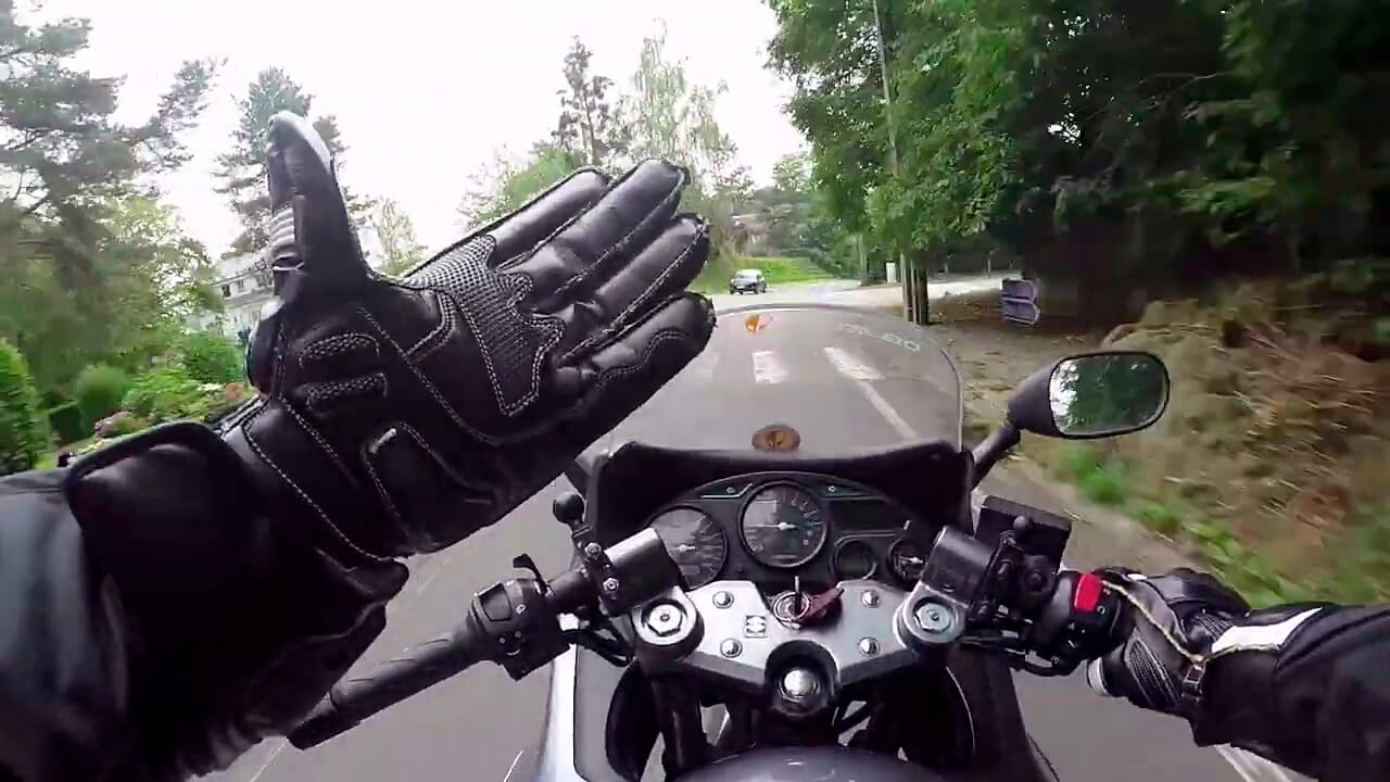 Objectif Moto review on the Meteor racing gloves